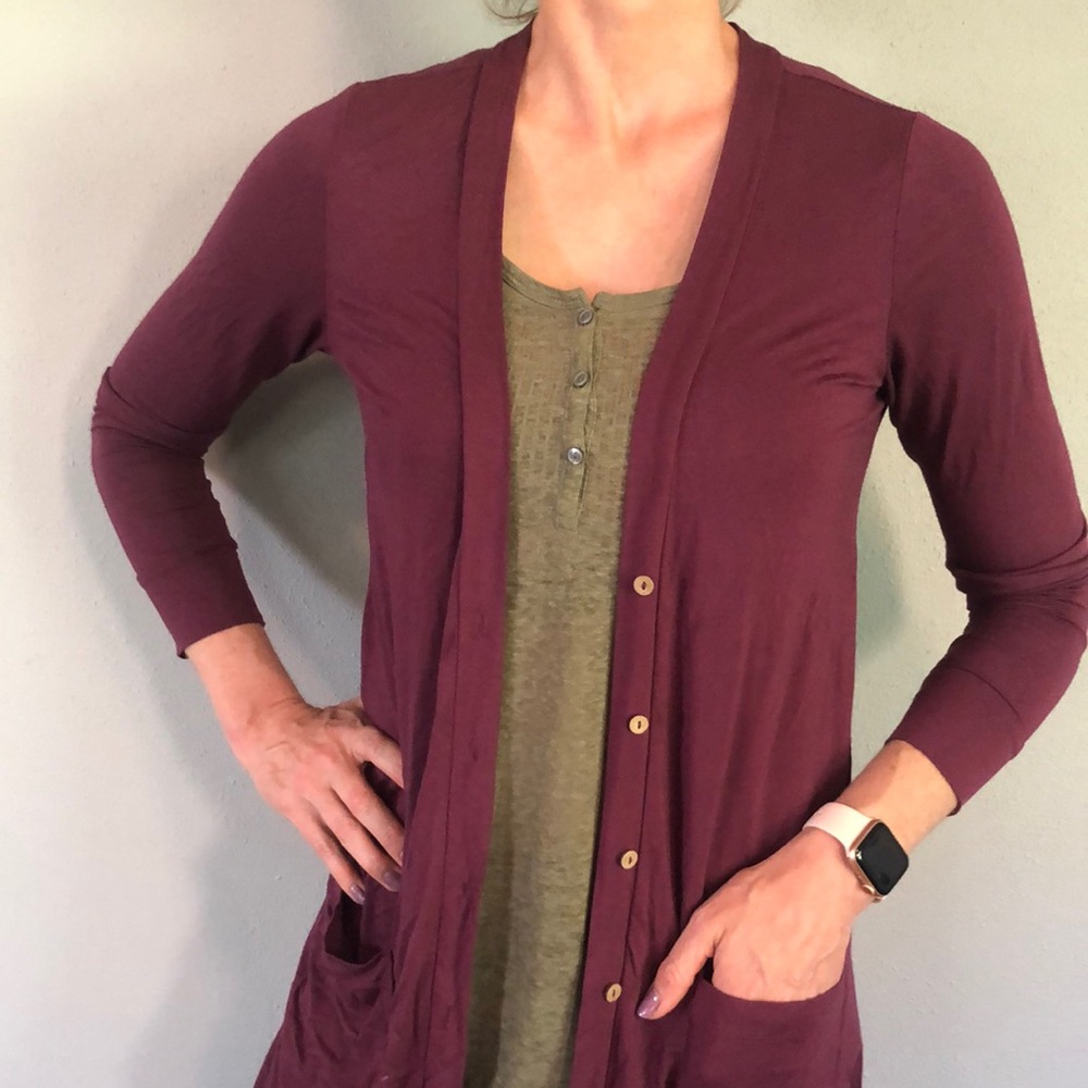 Lightweight cardi with wood detail buttons
